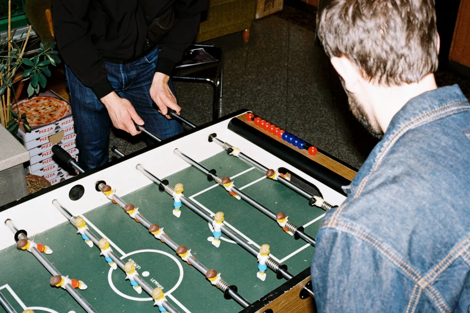 Spiel am Tischkicker